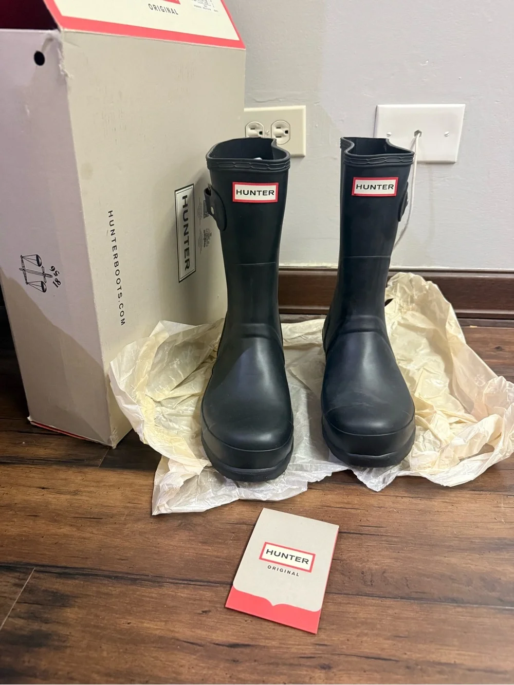 Hunter Men's Short Waterproof Rain Boots in Black